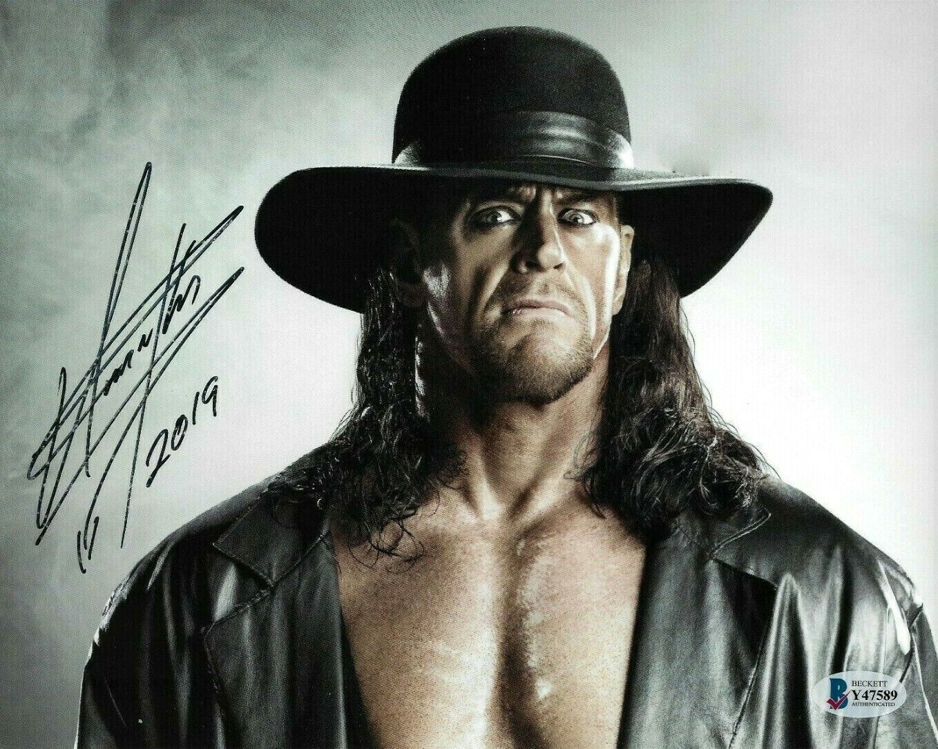 WWE THE UNDERTAKER HAND SIGNED AUTOGRAPHED 8X10 Photo Poster painting WITH BECKETT COA RARE 22