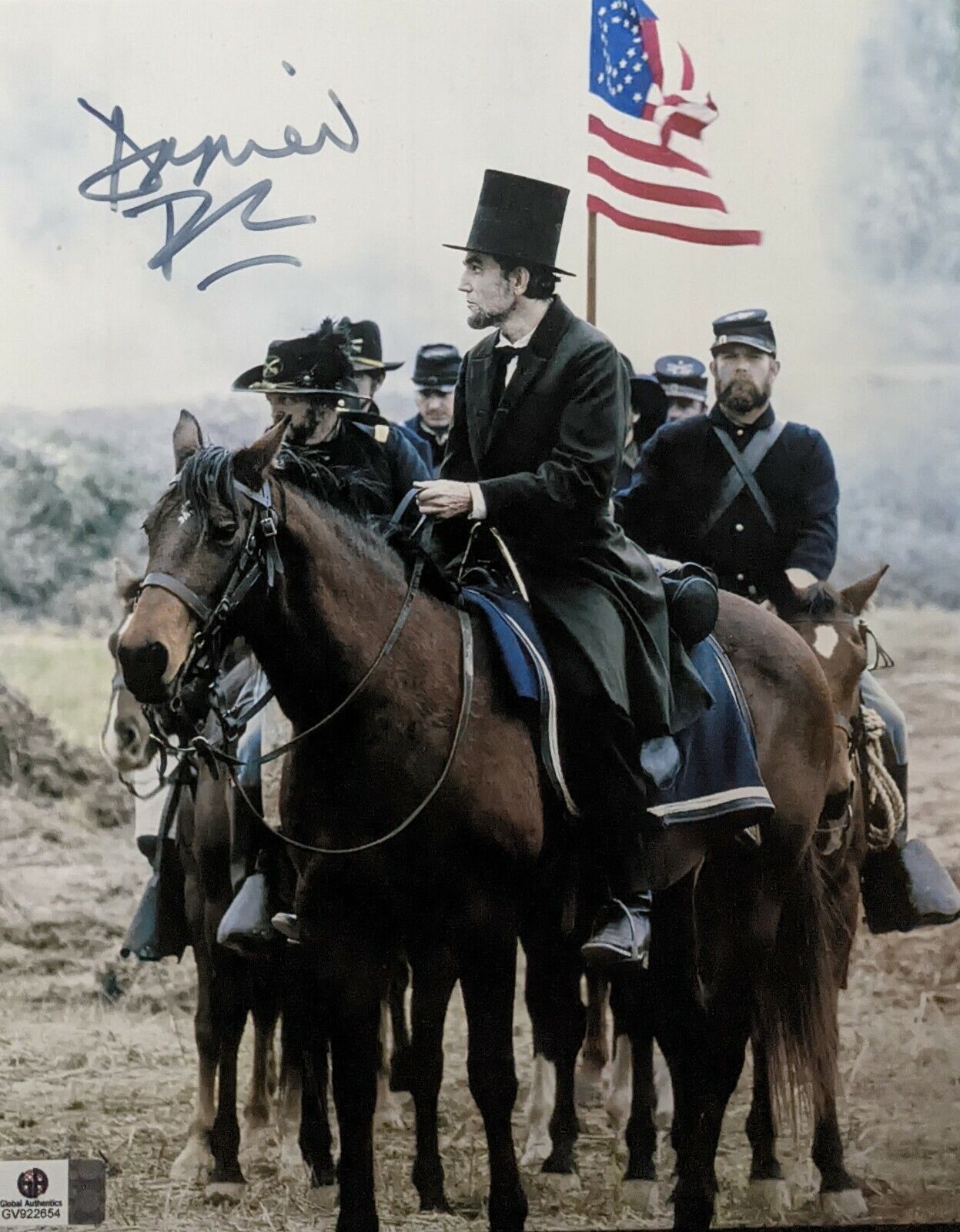 Daniel Day Lewis Signed Autograph 8x10 COA.