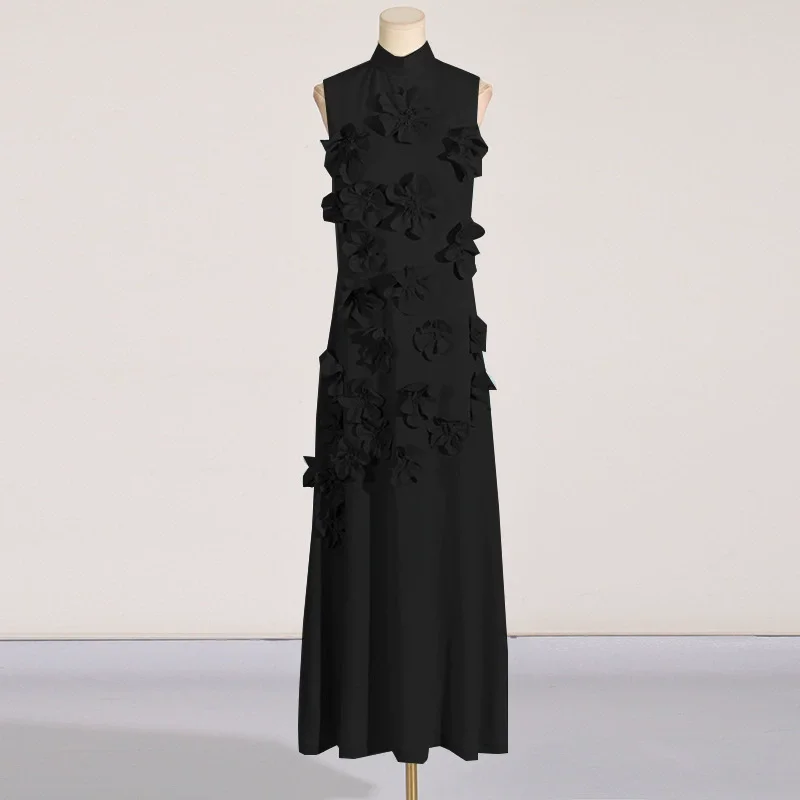 Elegante abito lungo senza maniche con motivo patchwork a fiori 3D in tinta unita