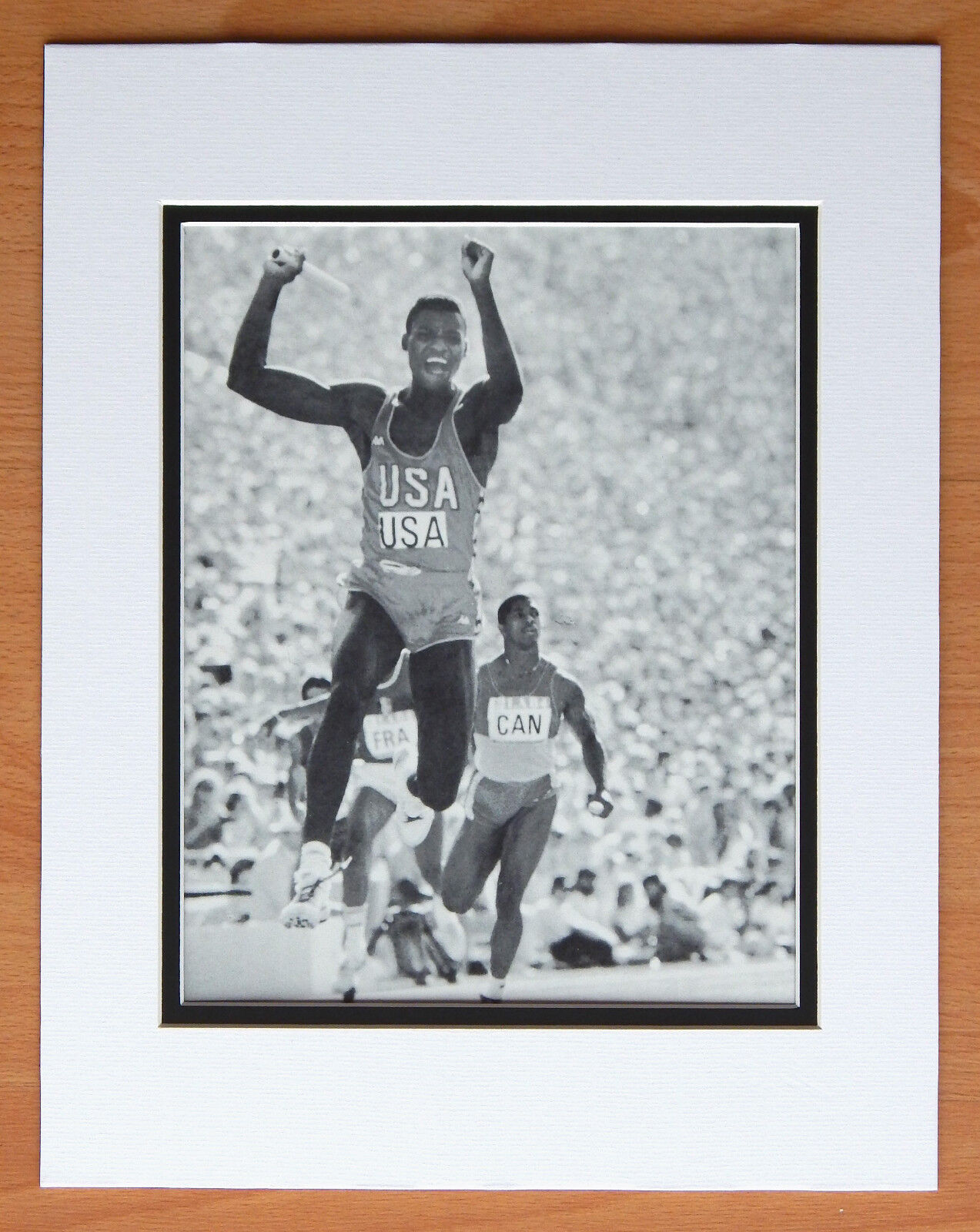 CARL LEWIS HAND SIGNED AUTO AUTOGRAPH ON INDEX CARD + 8X10 B&W Photo Poster painting MATTED