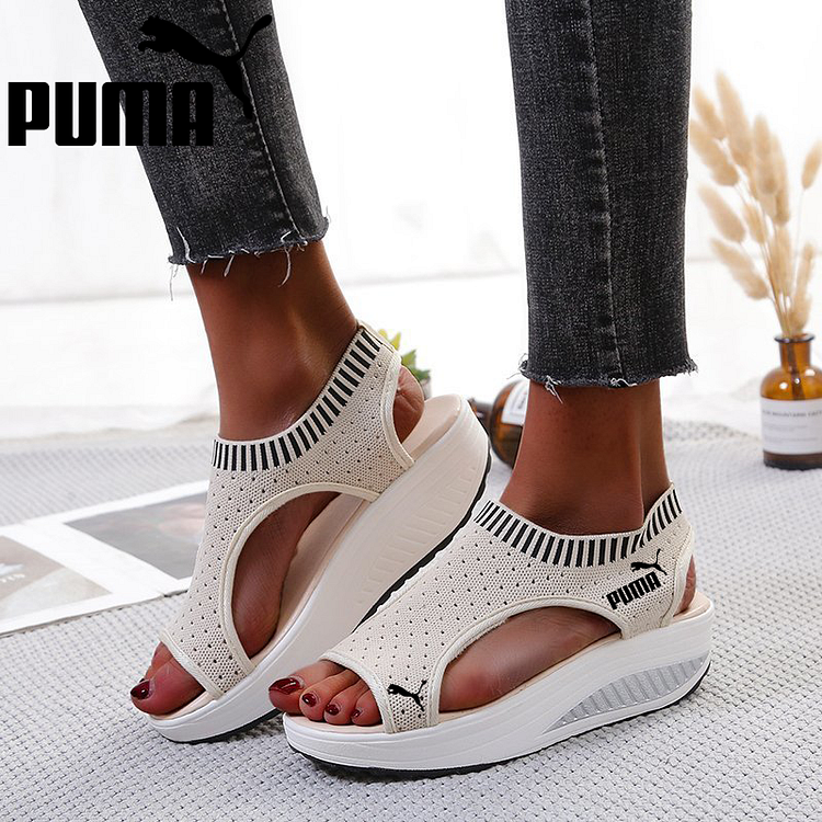 MÓDNÍ SPORTOVNÍ SANDÁLY NA KLÍNKU PUMA