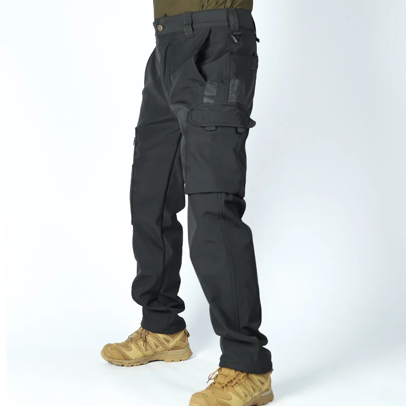Taktische Arbeitshose f&uuml;r Herren, warme, fleecegef&uuml;tterte Wanderhose mit mehreren Taschen, geeignet zum Wandern und f&uuml;r Arbeiten im Freien.