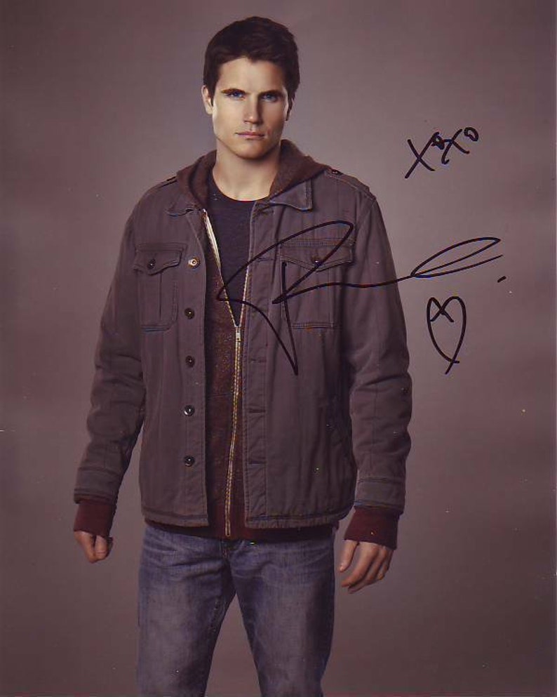 Robbie amell signed autographed the tomorrow people stephen jameson Photo Poster painting