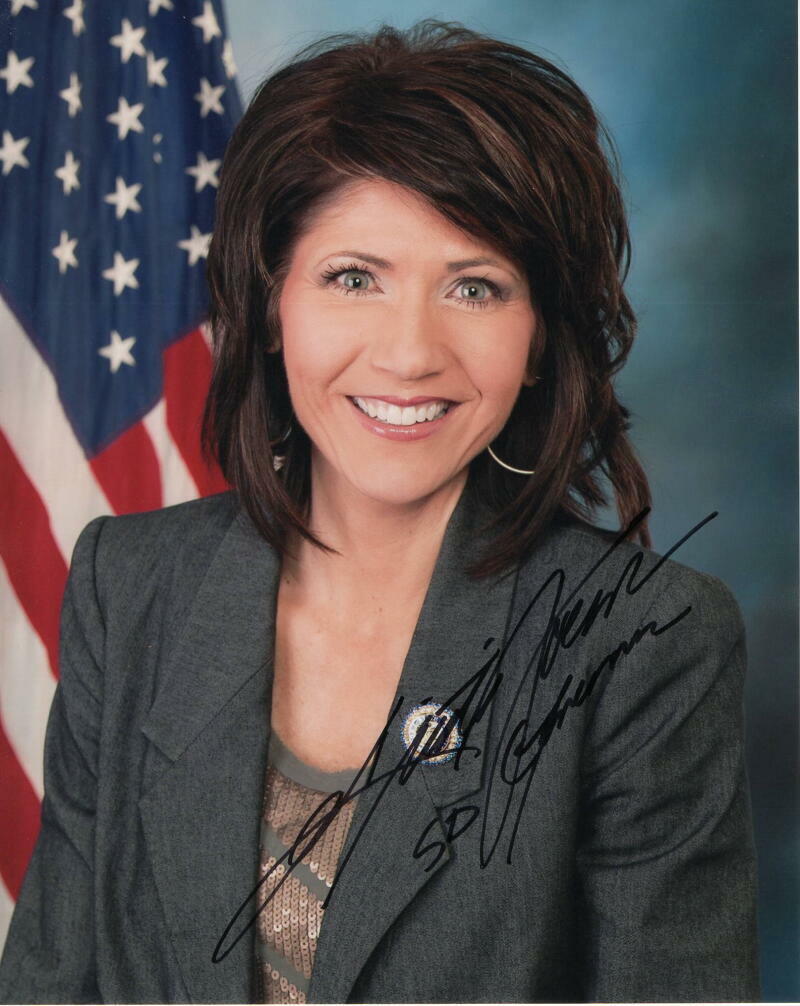 GOVERNOR KRISTI NOEM SIGNED AUTOGRAPH 8X10 Photo Poster painting -SOUTH DAKOTA FUTURE PRESIDENT?