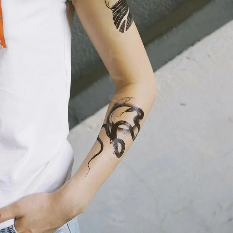 Black Snack With Moon Fake Tattoo Stickers For Men Women Arm Waterproof Body Art Temporary Tattos Flash Animal Decals Tatoos