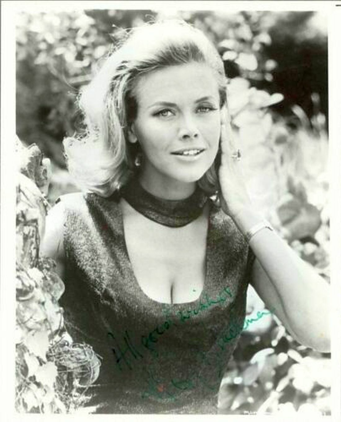 HONOR BLACKMAN, JAMES BOND'S 007 GIRL PUSSY GALORE AUTOGRAPH Photo Poster painting W/COA 8X10