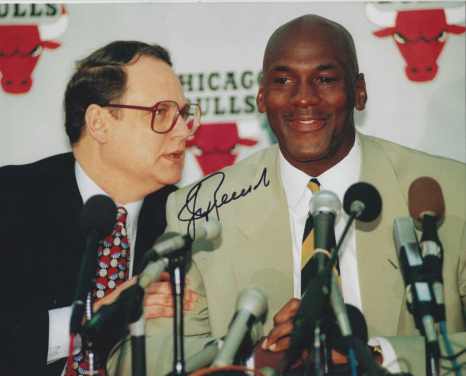 Signed 8x10 JERRY REINSDORF HOF Chicago Bulls Autographed Photo Poster painting w/COA