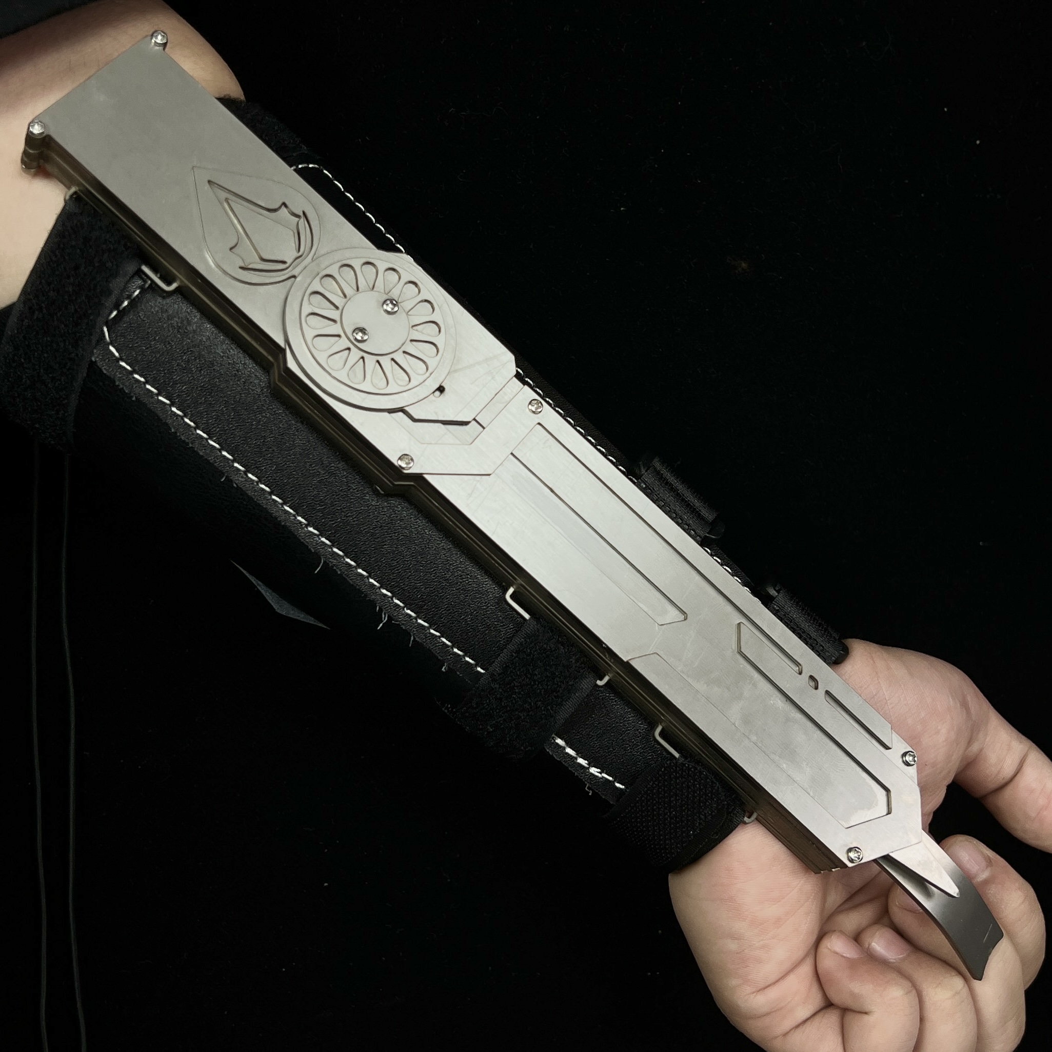 Hidden Blade Assassin's Creed 2 Ezio metal hidden blade image 2