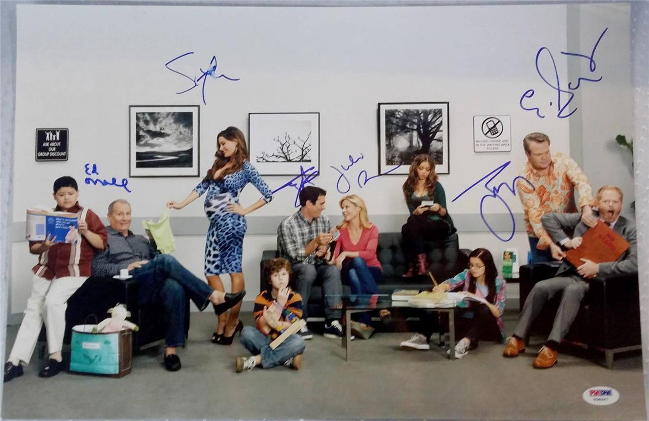 MODERN FAMILY Cast Signed 12x18 Photo Poster painting ED O'NEILL SOFIA VERGARA TY BURRELL PSA B