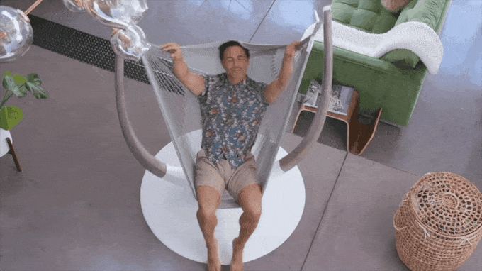 360° PANORAMIC SWIVEL: The Swivel provides maximum versatility and a 360° panoramic view. We designed the swivel using a sophisticated and high end CrossRoller Bearing for a super-smooth glide. (We’ve literally seen a 1-year-old push a 200 lb adult in a full circle!) 