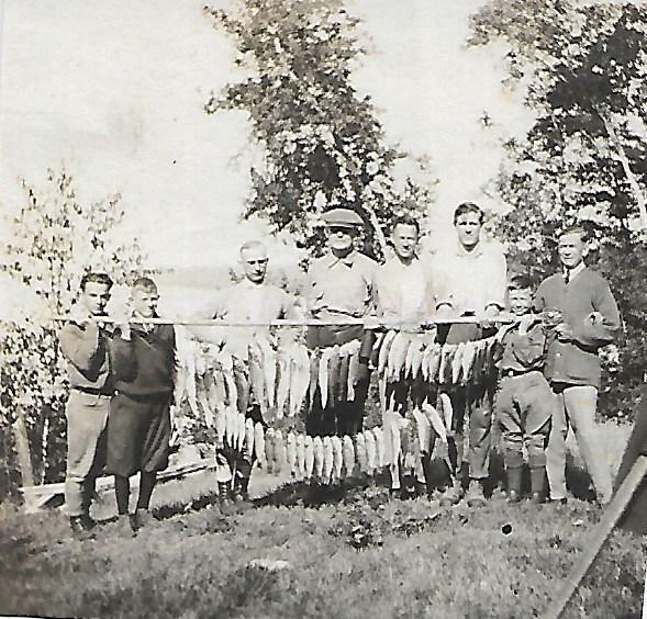 SMALL FOUND FISHING Photo Poster painting Original BLACK AND WHITE Portrait FISH CREW 21 59 E