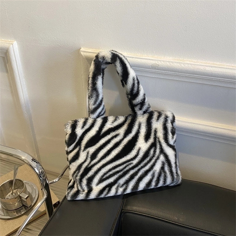 Women’s Medium Plush Color Block Streetwear Square Magnetic Buckle Handbag