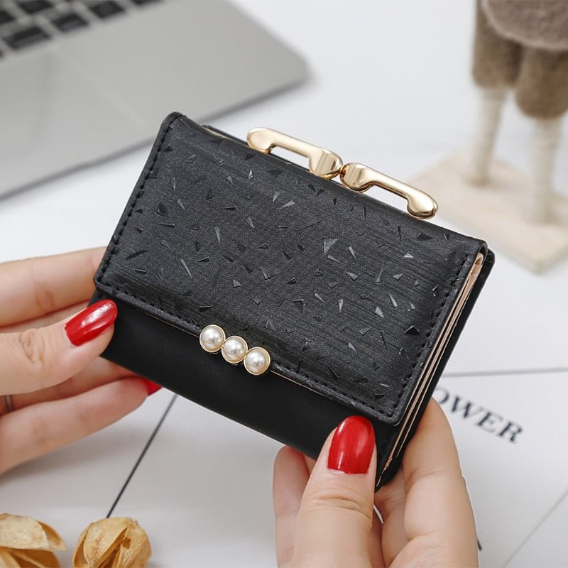2022 Pearl Element Trifold Women Wallets Short Soft Leather Ladies Purse Clamp Designer Coin Pocket Card Holder Female Wallet