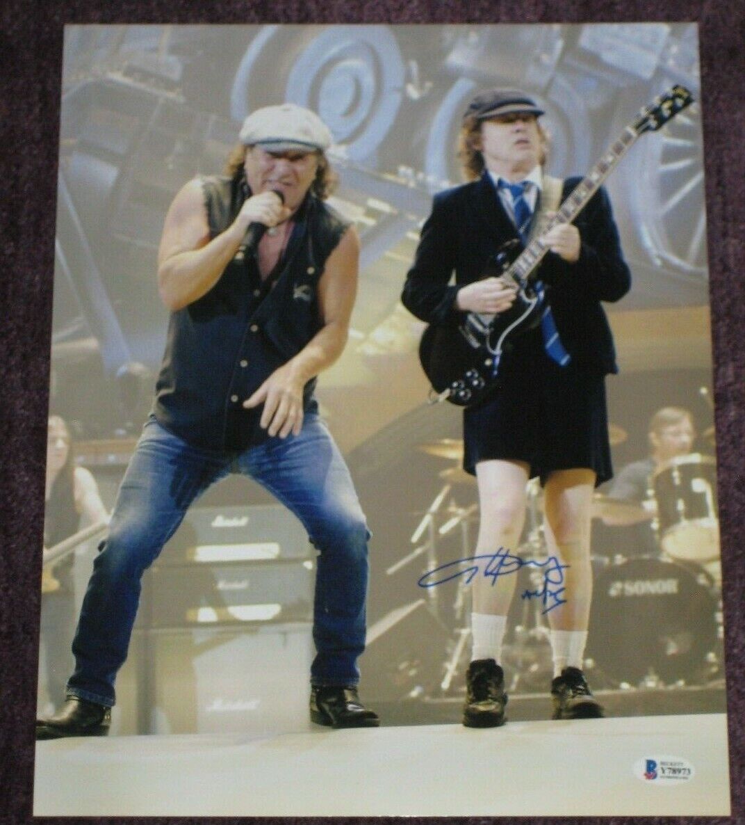 ANGUS YOUNG Signed AC/DC in Concert 11x14 Photo Poster painting w/ Beckett COA