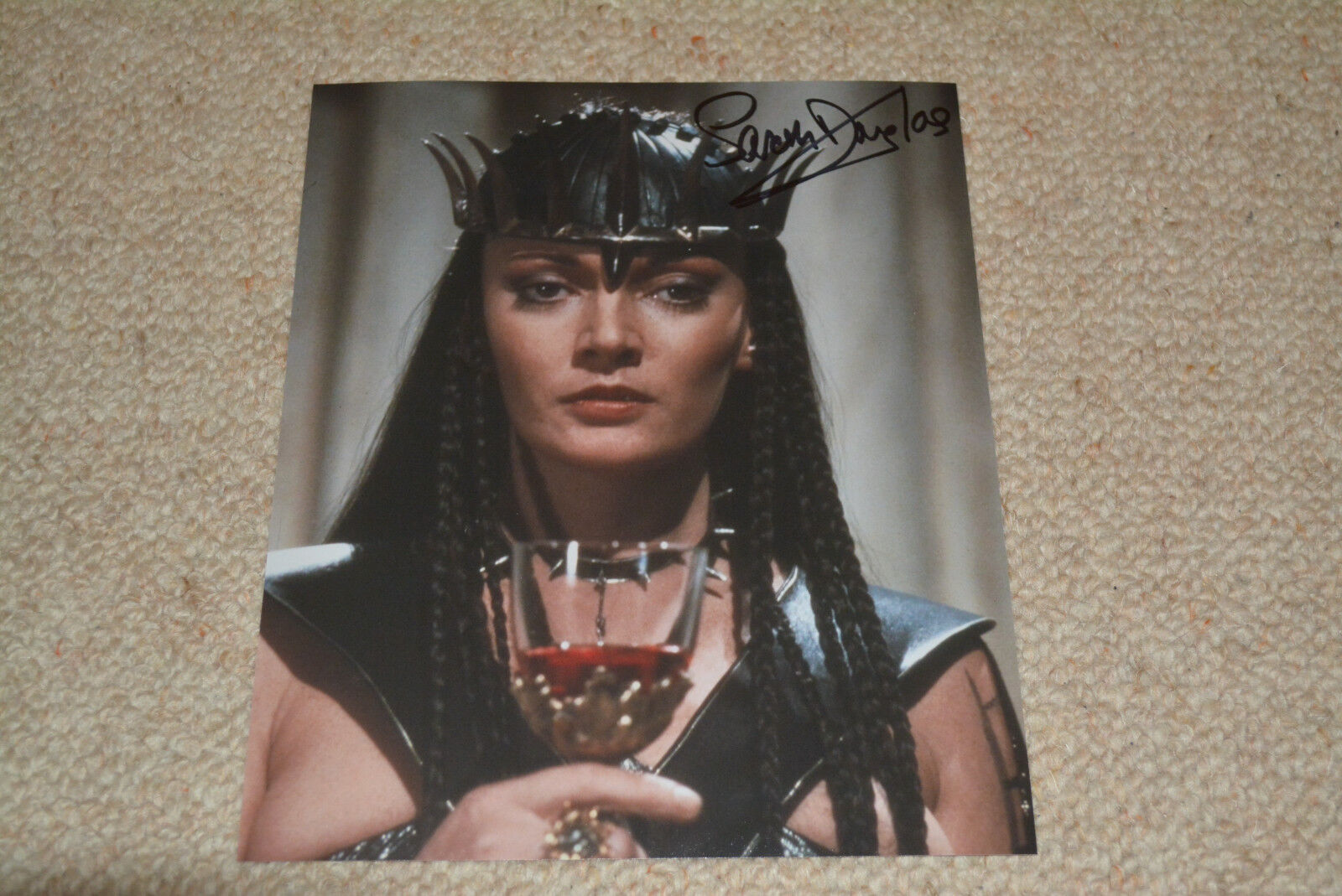 SARAH DOUGLAS signed autograph 8x10 20x25cm In Person CONAN