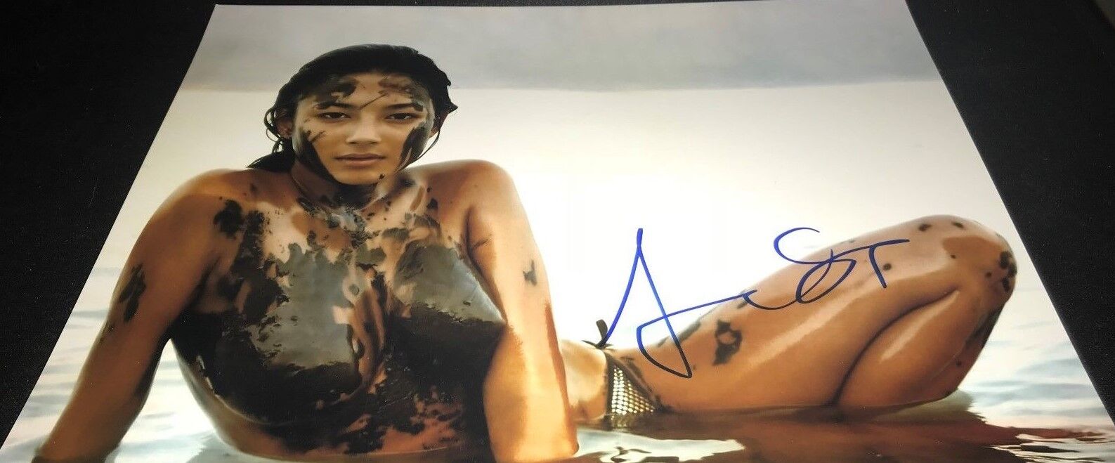 Jessica Gomes Nude In Mud On The Beach SI Model Signed 11x14 Photo Poster painting Proof COA