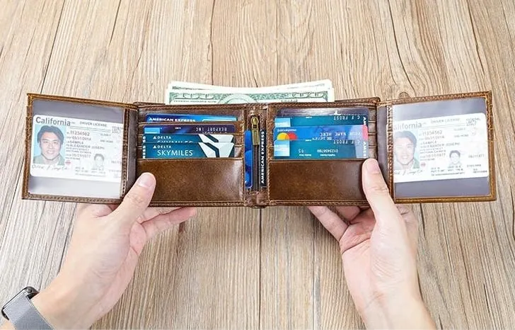 Wallet multi‑scene display