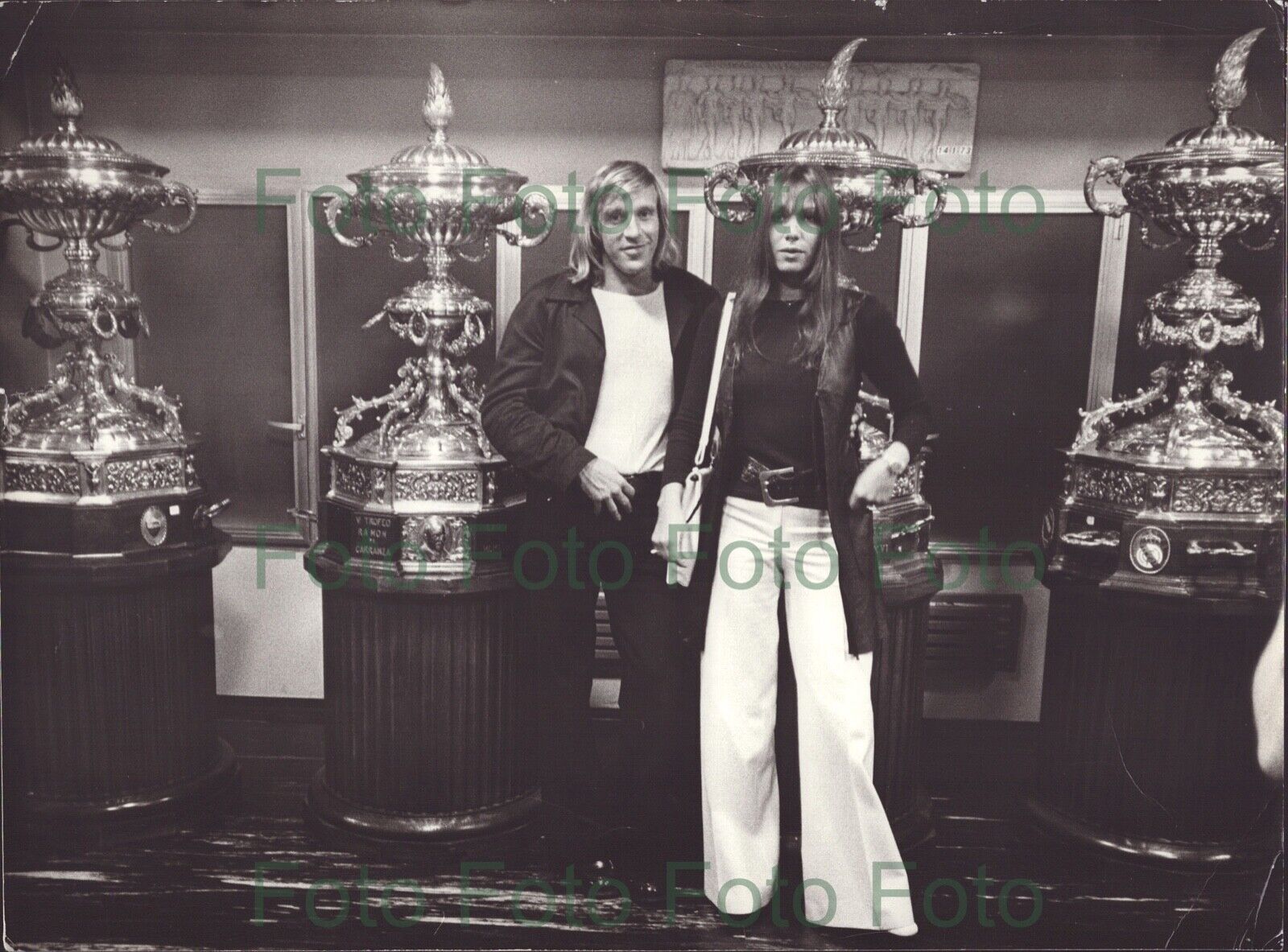 Günter Netzer With Freundin Holy Indoor From Real Madrid Press Photo Poster painting (TV-2317 +