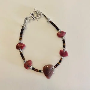 Pornhint Zuni Fetish Carved Animal Bear bracelet in Rhondonite and Fancy Jasper.