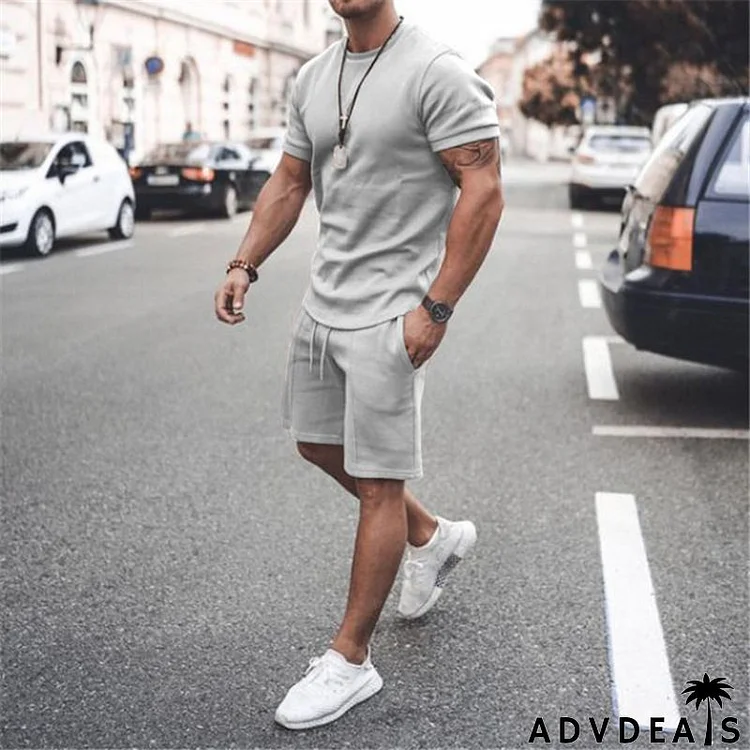 Men Casual Solid Color Round Neck Short-Sleeved Sports T-Shirt And Shorts Two-Piece Set