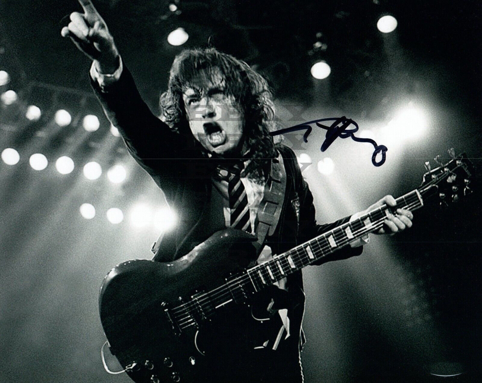 Angus Young AC/DC Autographed signed 8x10 Photo Poster painting Reprint