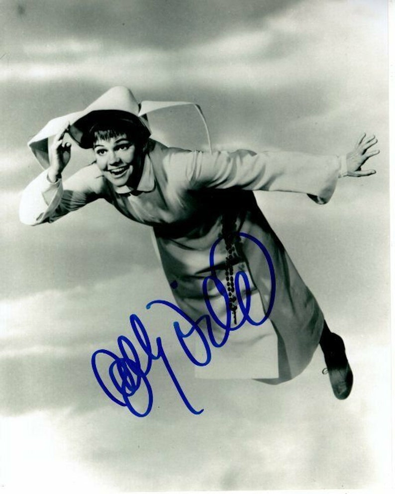 Sally field signed autographed the flying nun sister bertrille Photo Poster painting