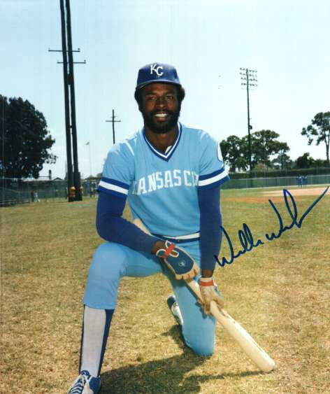 Signed 8x10 WILLIE WILSON Kansas City Royals Photo Poster painting - COA