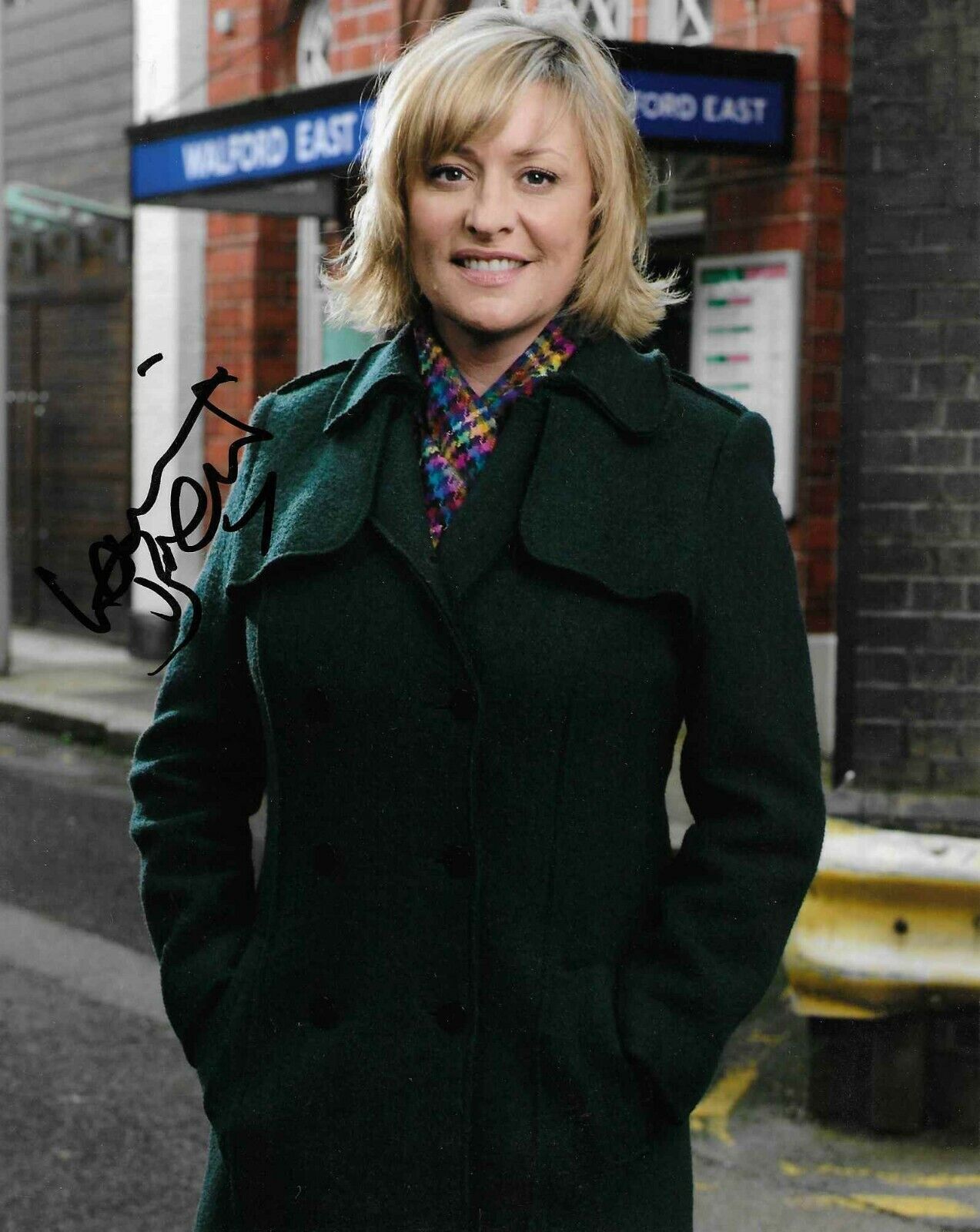 Lauire Brett autograph - signed Photo Poster painting - Eastenders - Waterloo Road