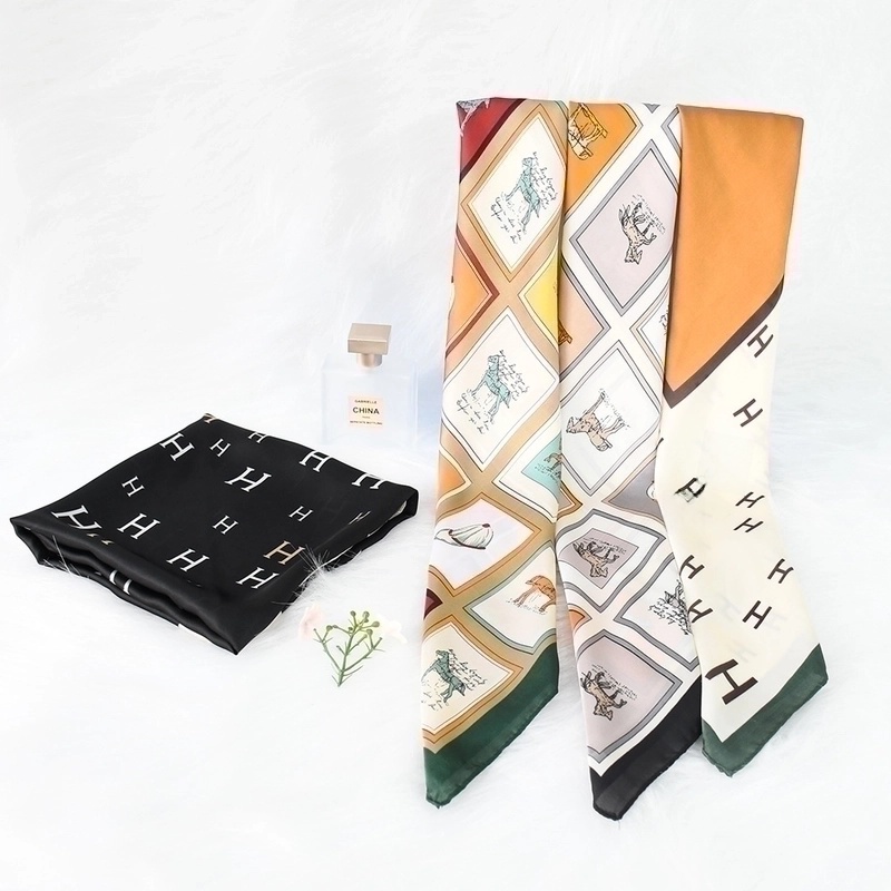 2 Pieces Women’s Elegant Plaid Flower Horse Satin Silk Scarf