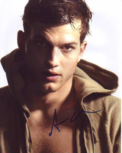 ASHTON KUTCHER signed autographed 8x10 Photo Poster painting