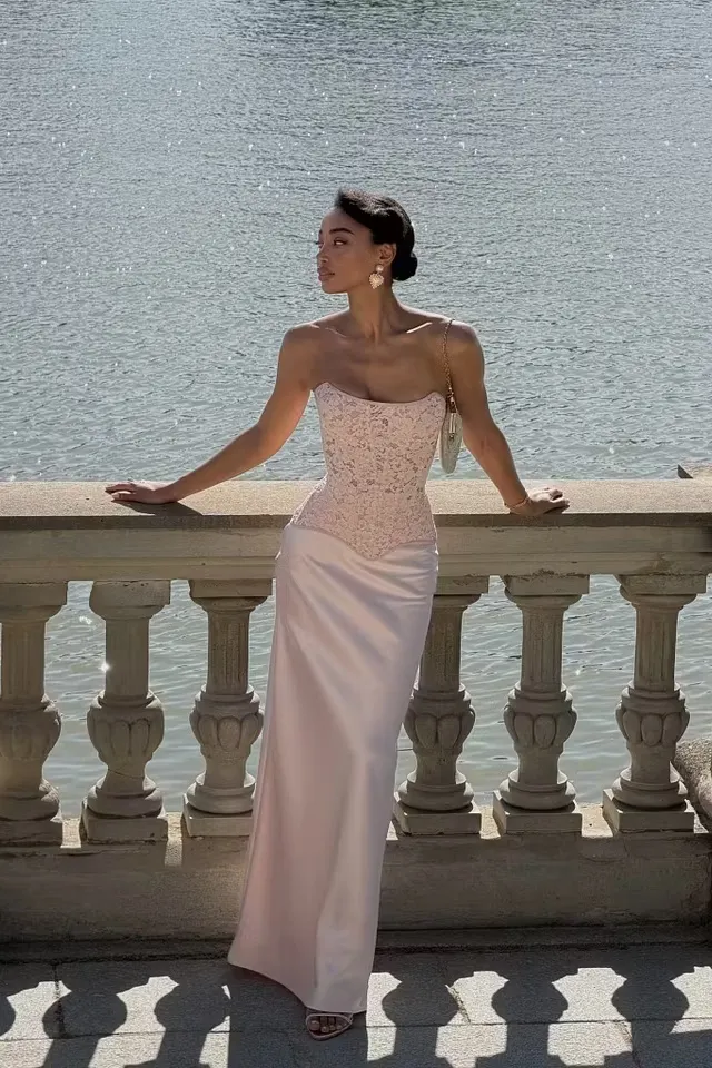 Daisda Sweet Elegant Pink Strapless Lace Embroidery Satin Sleevless Backless Prom Dress