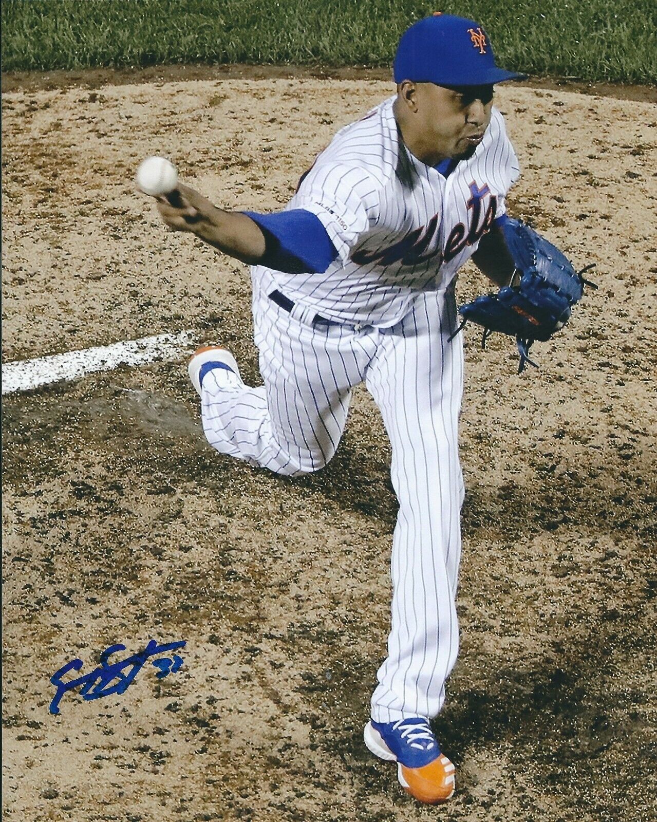 Signed 8x10 EDWIN DIAZ New York Mets Autographed Photo Poster painting - COA