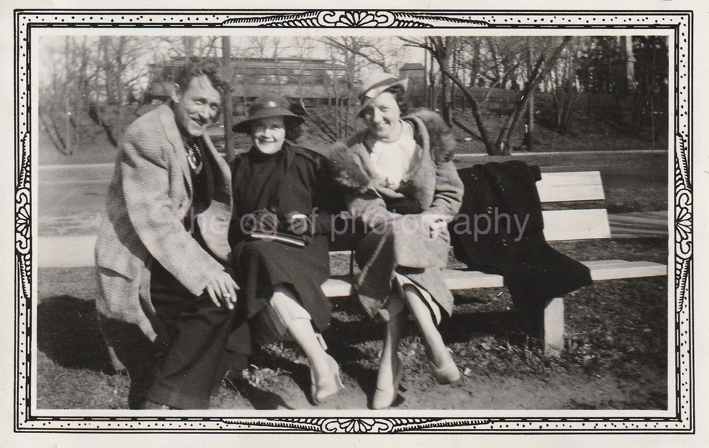 3 ON A BENCH Man WOMEN Found Photo Poster painting 1930s bwSnapshot VINTAGE 810 6