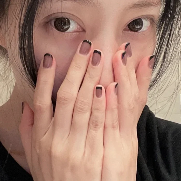 24PCS Nude Color Fake Nails With Black Grids Press On False Detachable Full Cover Artificial Tips Nail Art DIY Manicure No Glue-Nail Inspo