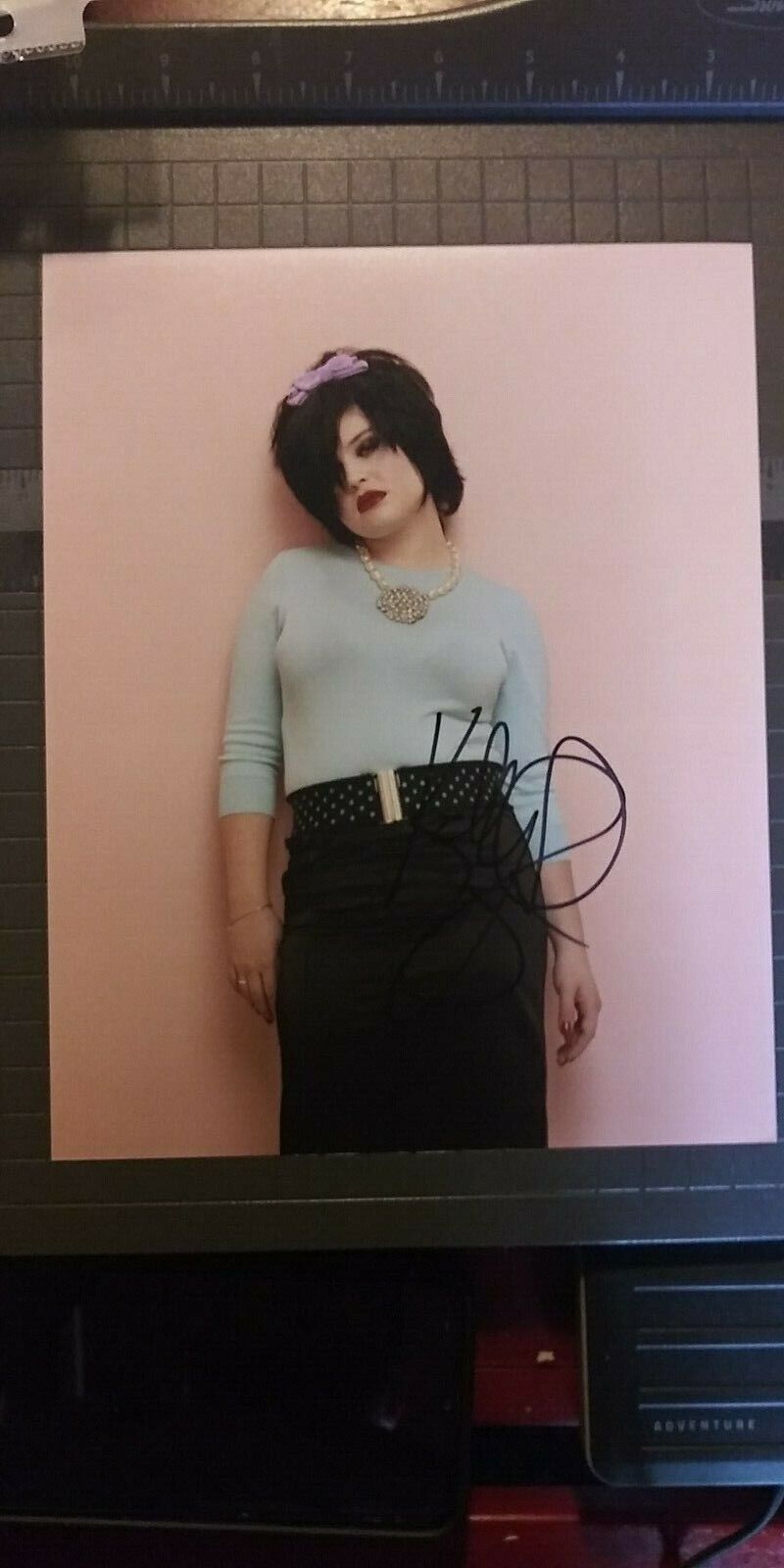 Kelly Osborne signed 8x10