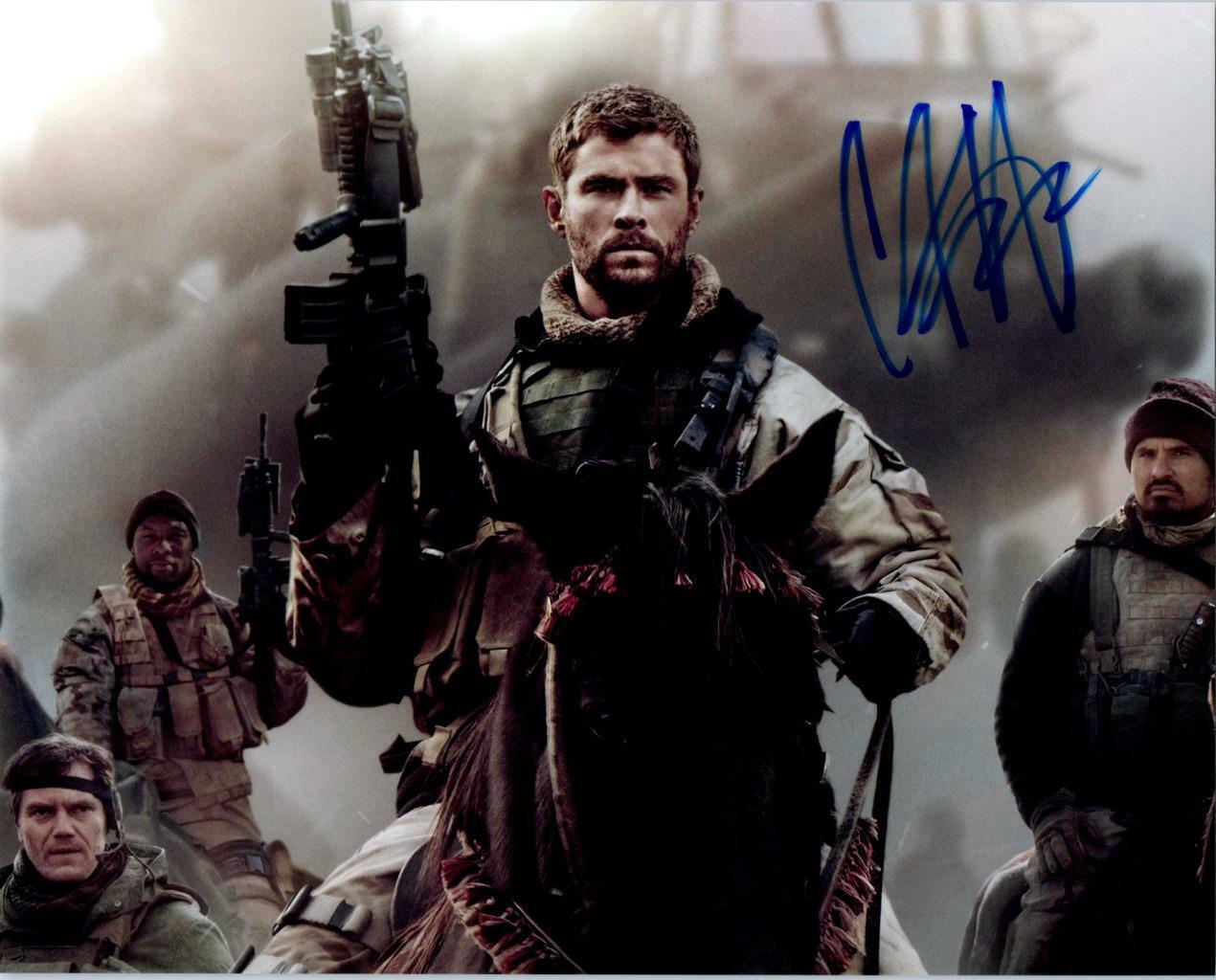 Chris Hemsworth signed 8x10 Photo Poster painting Picture autographed Pic includes COA