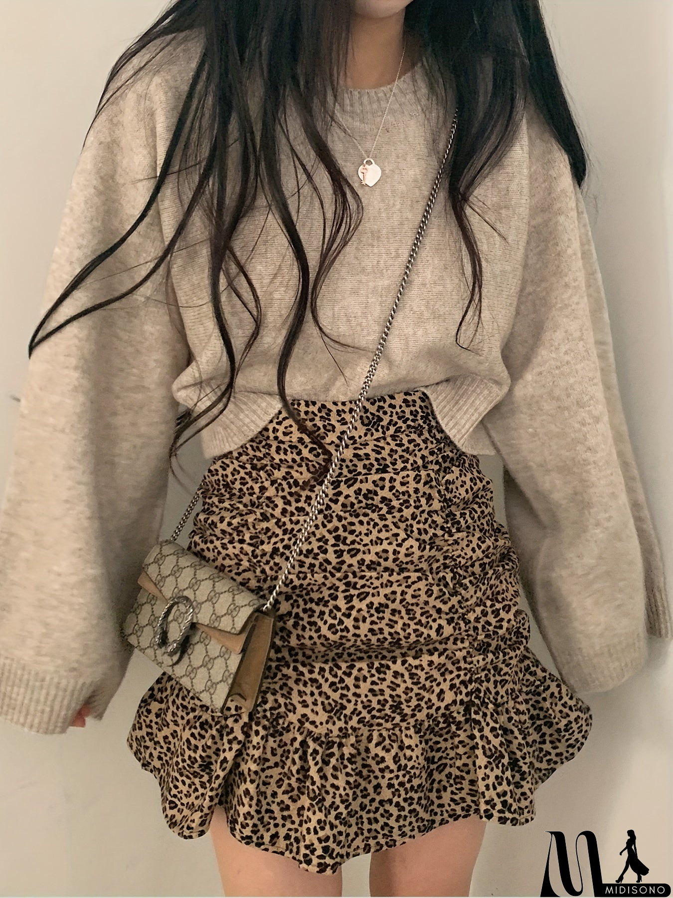 MidiSono - Simple and Stylish Sweater