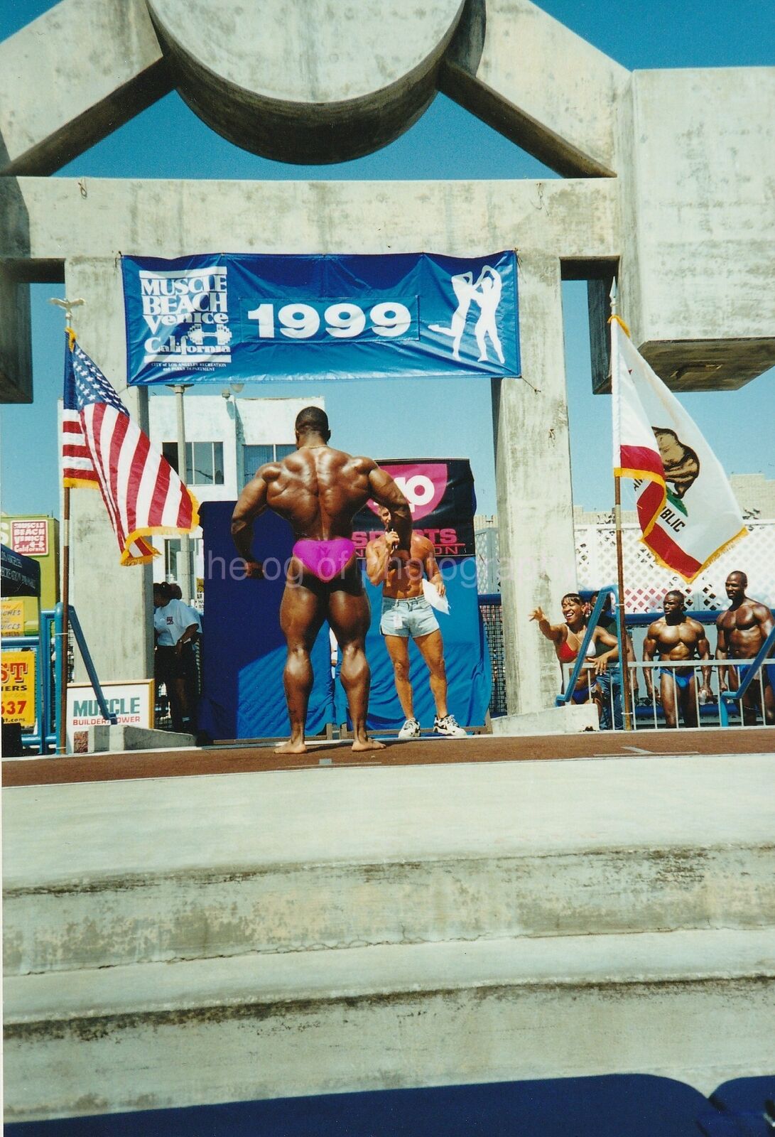 Muscle Man FOUND Photo Poster painting Venice Beach CaliforniaOriginal 92 2 Z