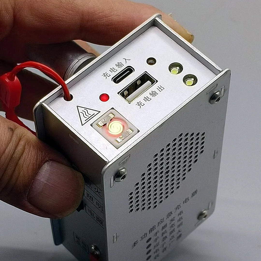 🔋 Hand-Crank Emergency Power Station – Flashlight, Lighter & Power Bank (1000mAh)