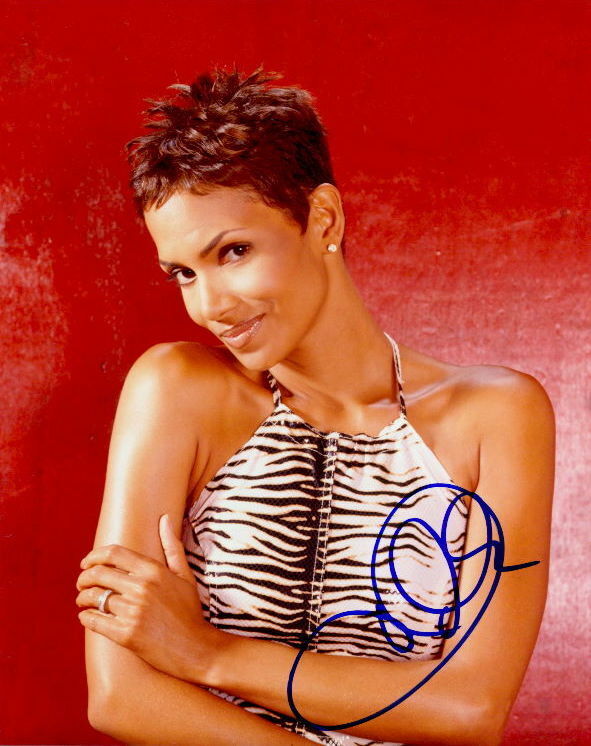 Halle Berry signed 8X10 Photo Poster painting COA