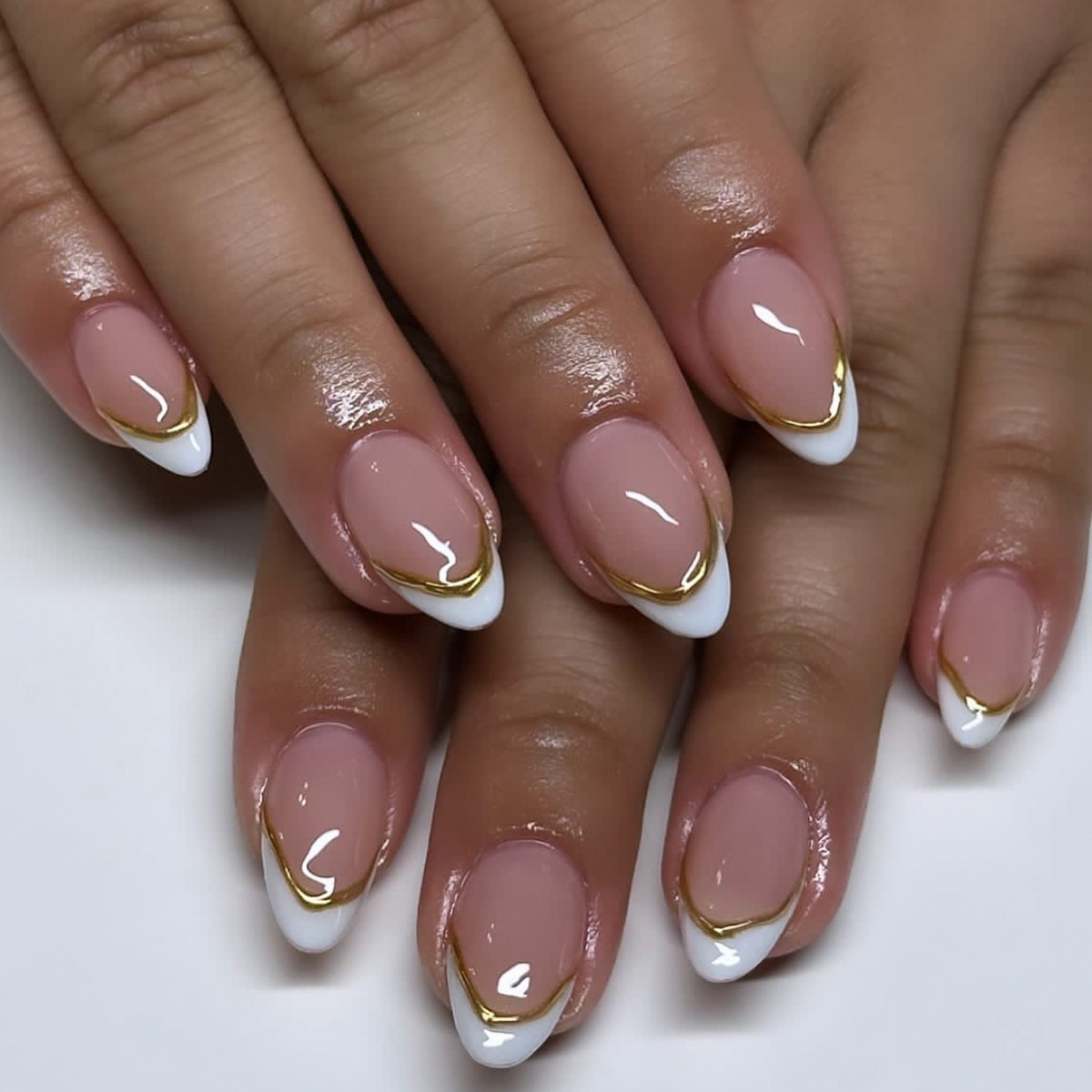 Damokan 24Pcs Simple French Nails Art Tips Fake Nails 3D Design Wearable Full Cover False Nail Mid-length Almond Reusable Press on Nails