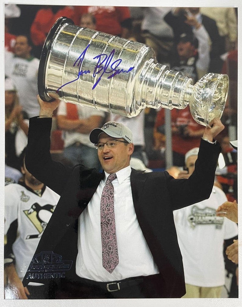 Dan Bylsma Signed Autographed Glossy 8x10 Photo Poster painting Pittsburgh Penguins - COA Matching Holograms