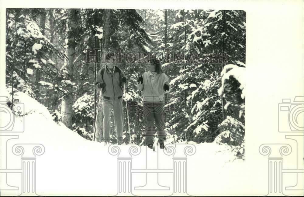 Press Photo Poster painting Skiers at Adirondack Park Interpretive Center in Newcomb - tub08184