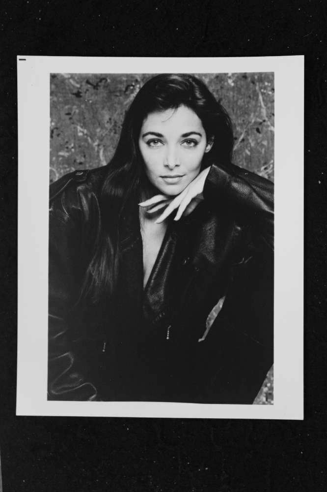 Carole Davis - 8x10 Headshot Photo Poster painting w/ Resume - Mannequin