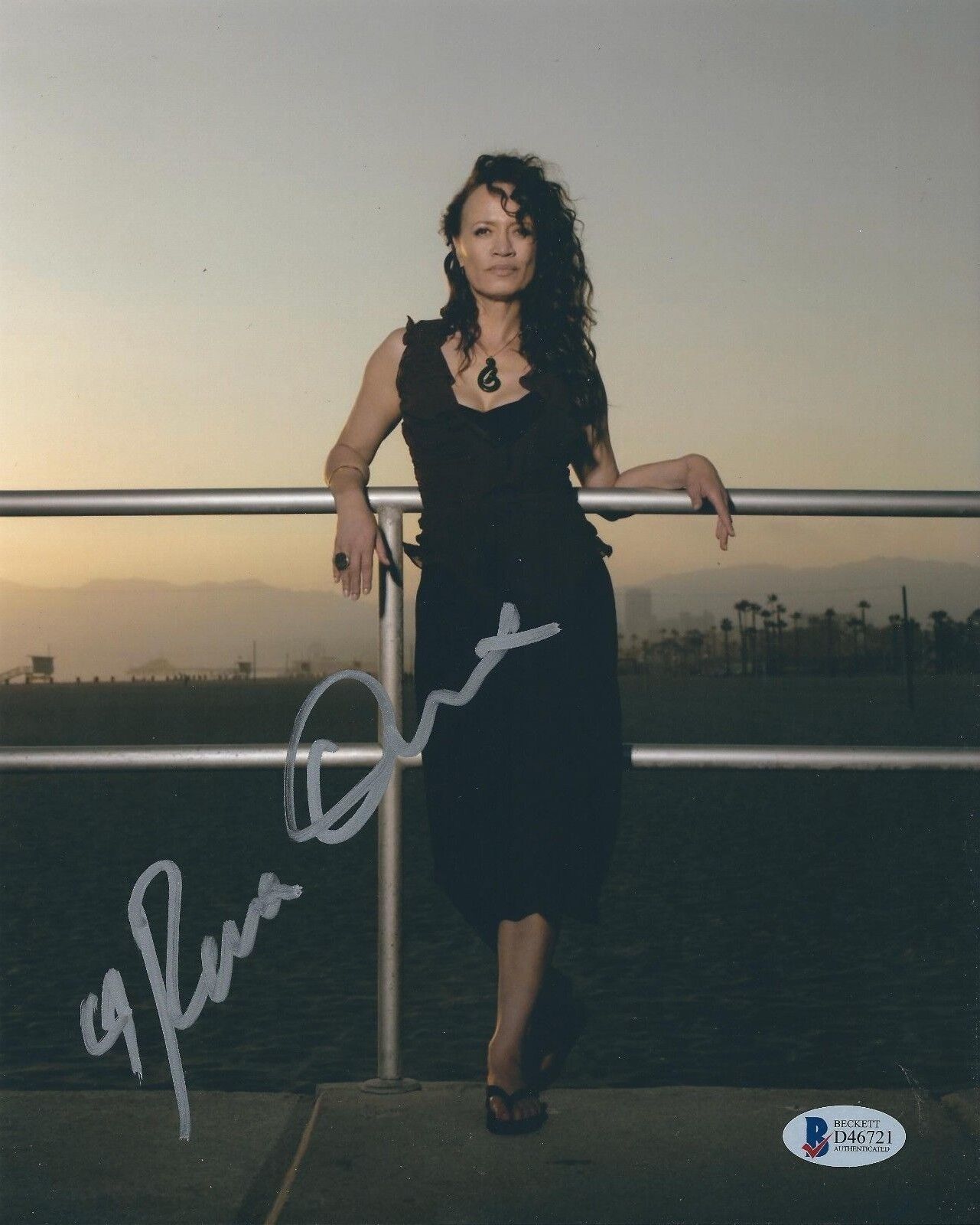 Rena Owen Signed 8x10 Photo Poster painting *Once Were Warriors Beckett BAS D46721