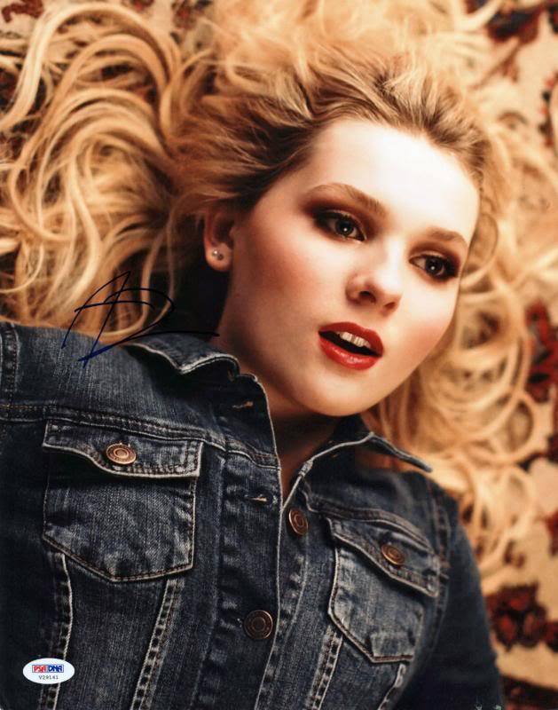 Abigail Breslin Signed Authentic 11X14 Photo Poster painting Autographed PSA/DNA #V29161
