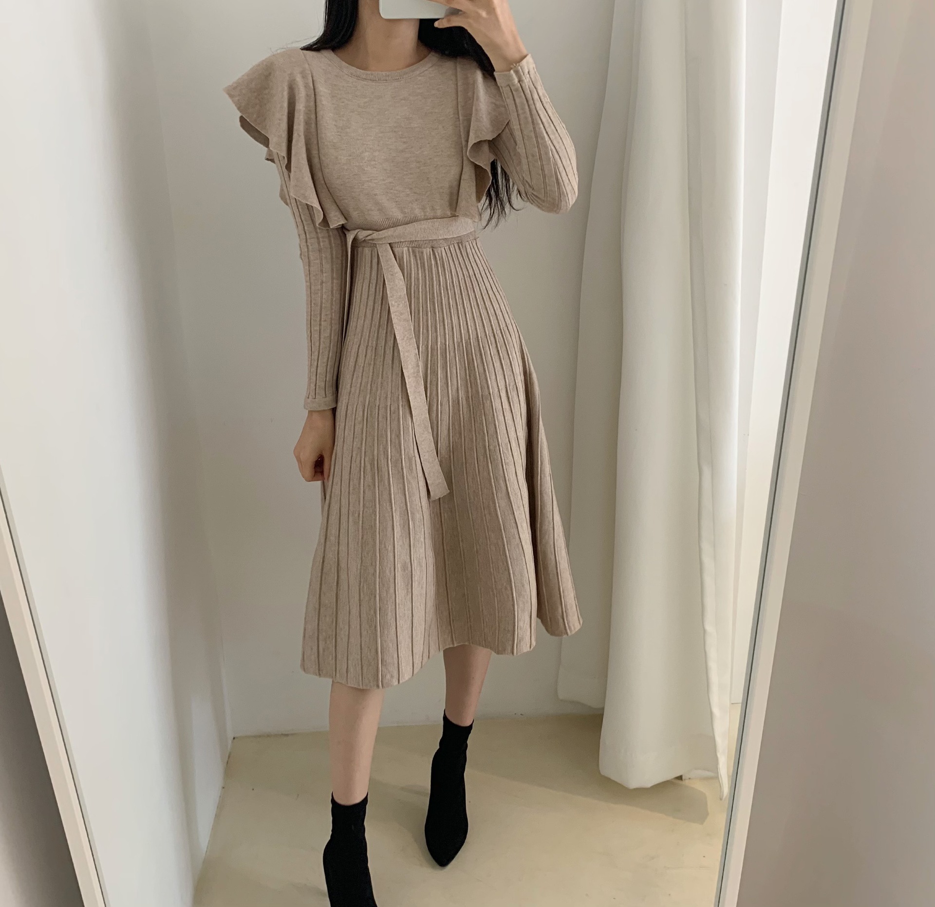 Rotimia Vintage Ruffled Lace-Up Knitted Dress