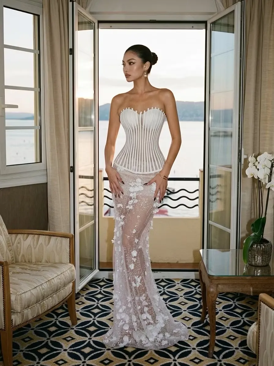 Lussooy Luxurious White Sweetheart Lace Sequins Sleeveless Beaded Applique Prom Dress 