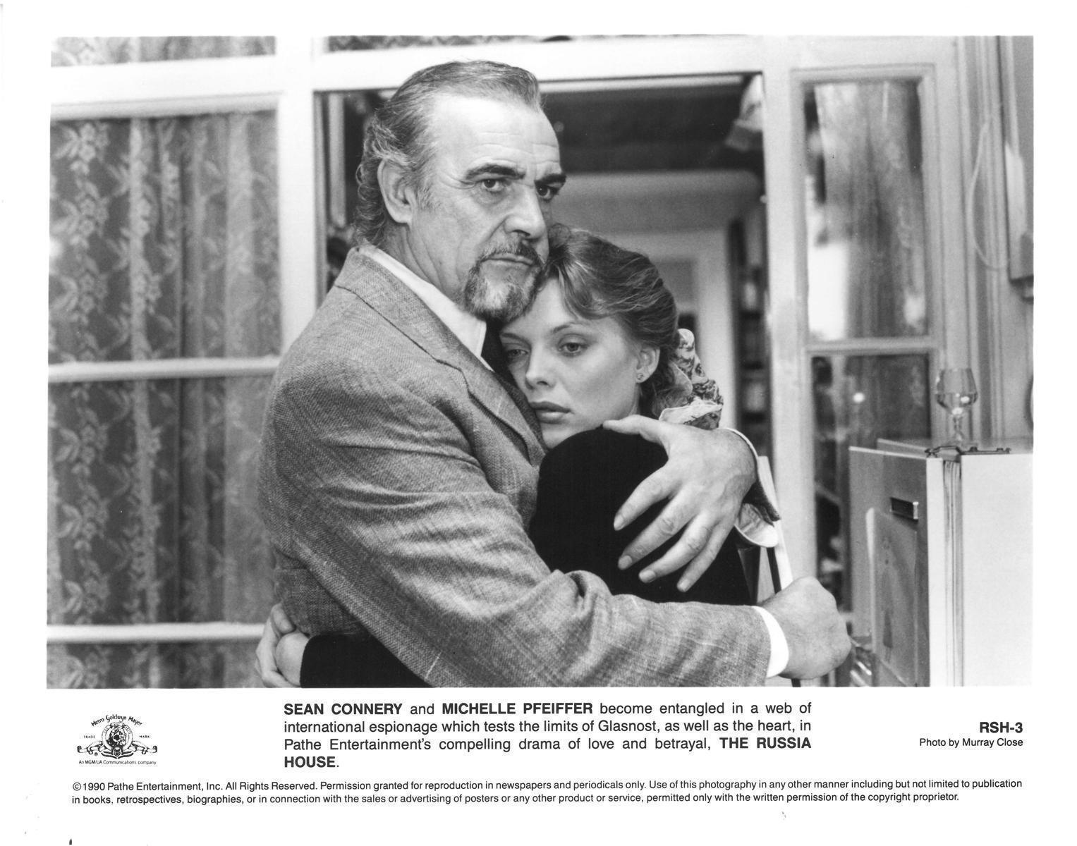 Sean Connery/Michelle Pfeiffer 'The Russia House' Unsigned 8x10 Photo Poster painting US#448