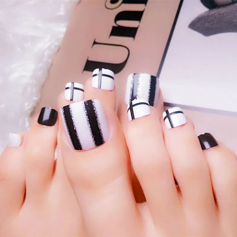 24Pcs Shiny Fake Toe Nails Pre-designed False Toenail Glitter Black White Silver DIY Foot Nail Art Manicure Nail Accessories-Nail Inspo
